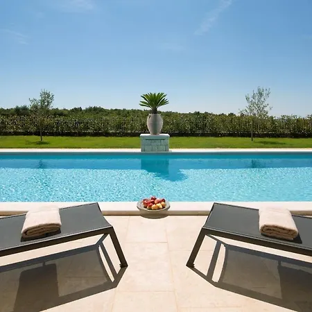 Villa Nevia Ladici